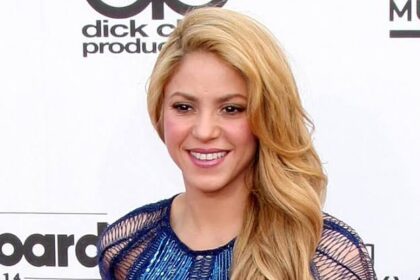 shakira größe